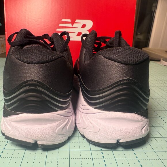 New Balance - M840BR5 Men's Running Shoe Black Red size 14US - wore twice - Picture 6 of 9